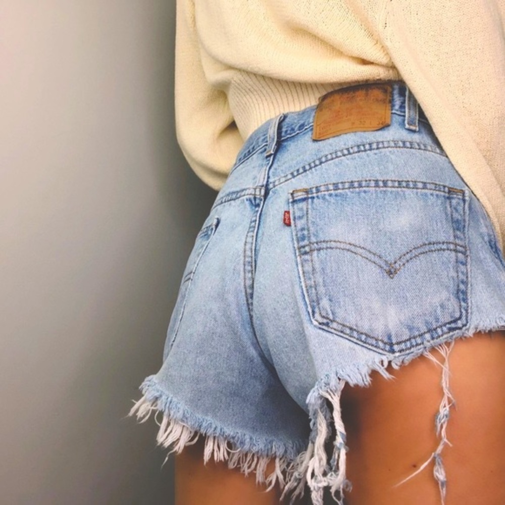Levi high waisted cut off denim jean shorts 8M